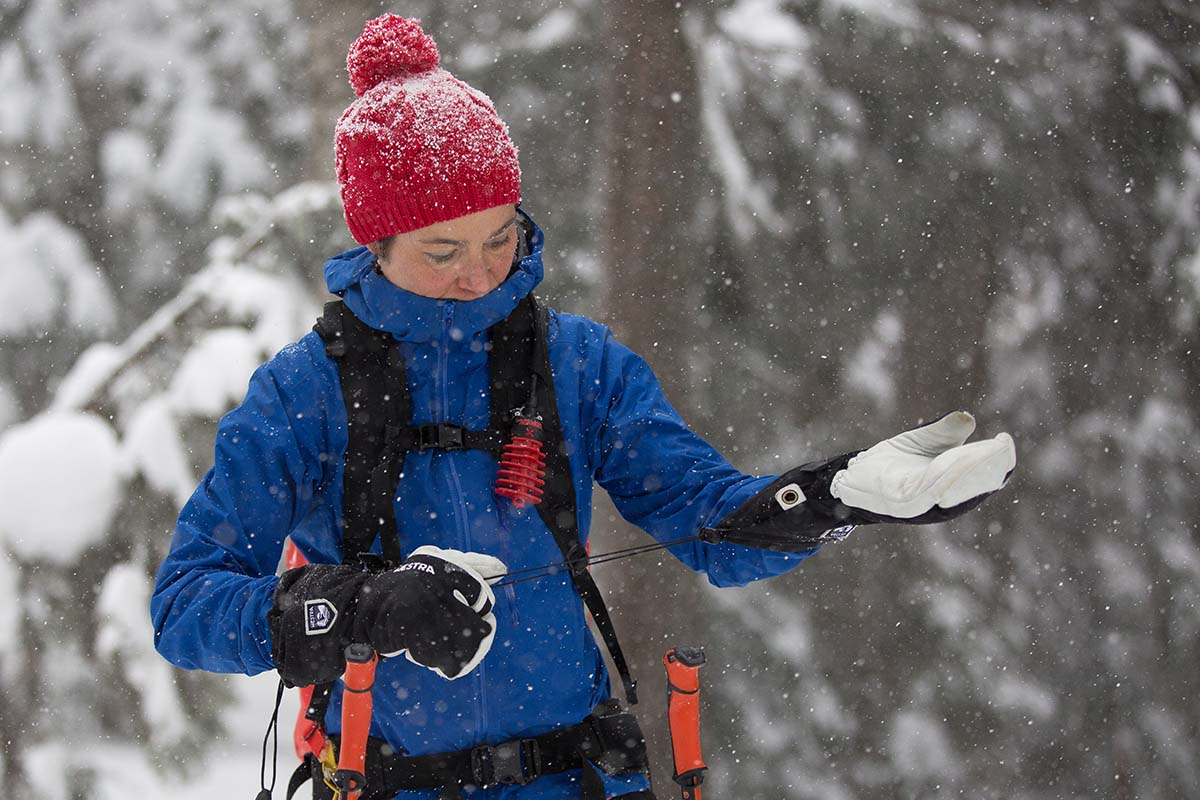 Backcountry Skiing Checklist (gloves 2)